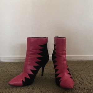 Isabeli Pointed Toe Prink Graphic Bootie